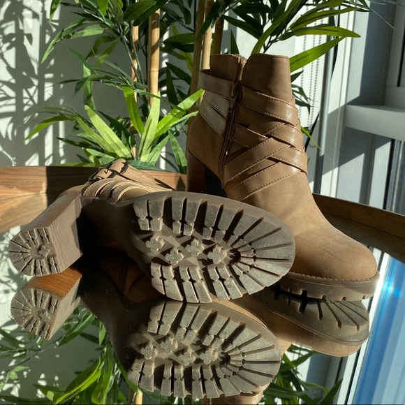 Authentic Leather Boots. - Picture 3 of 4